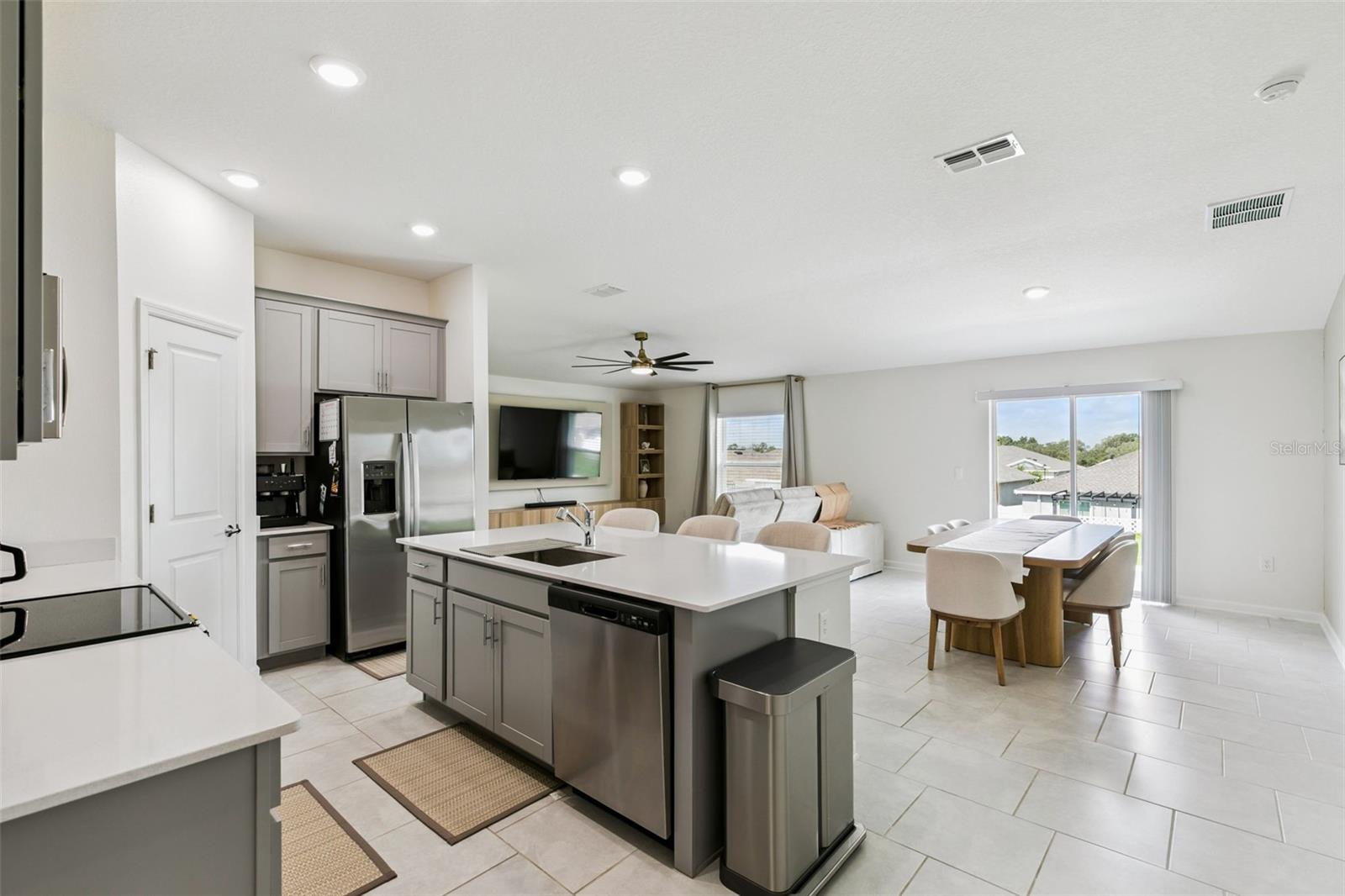 TRINITY LAKES - Residential