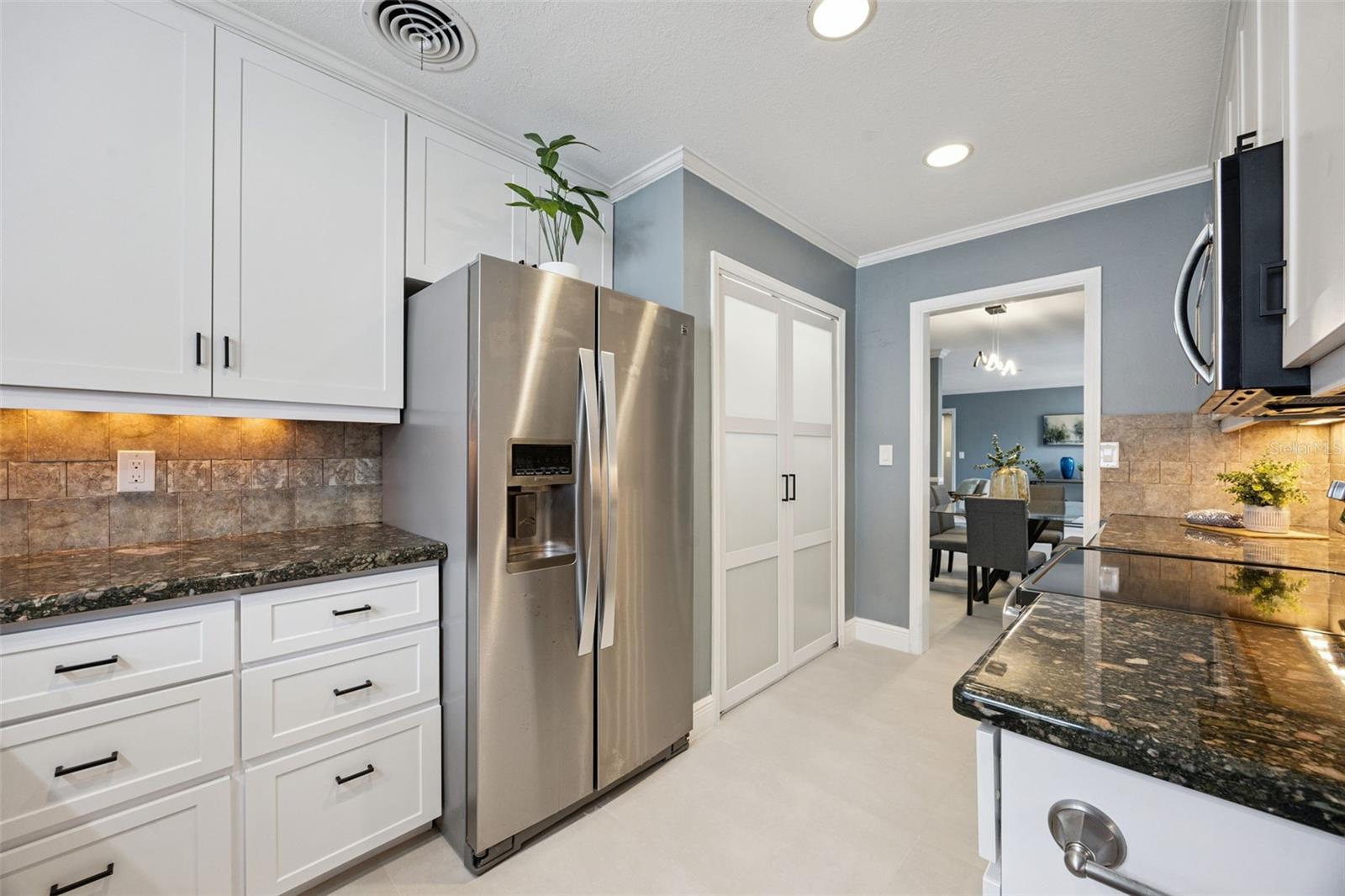 24 MINNEHAHA CIR