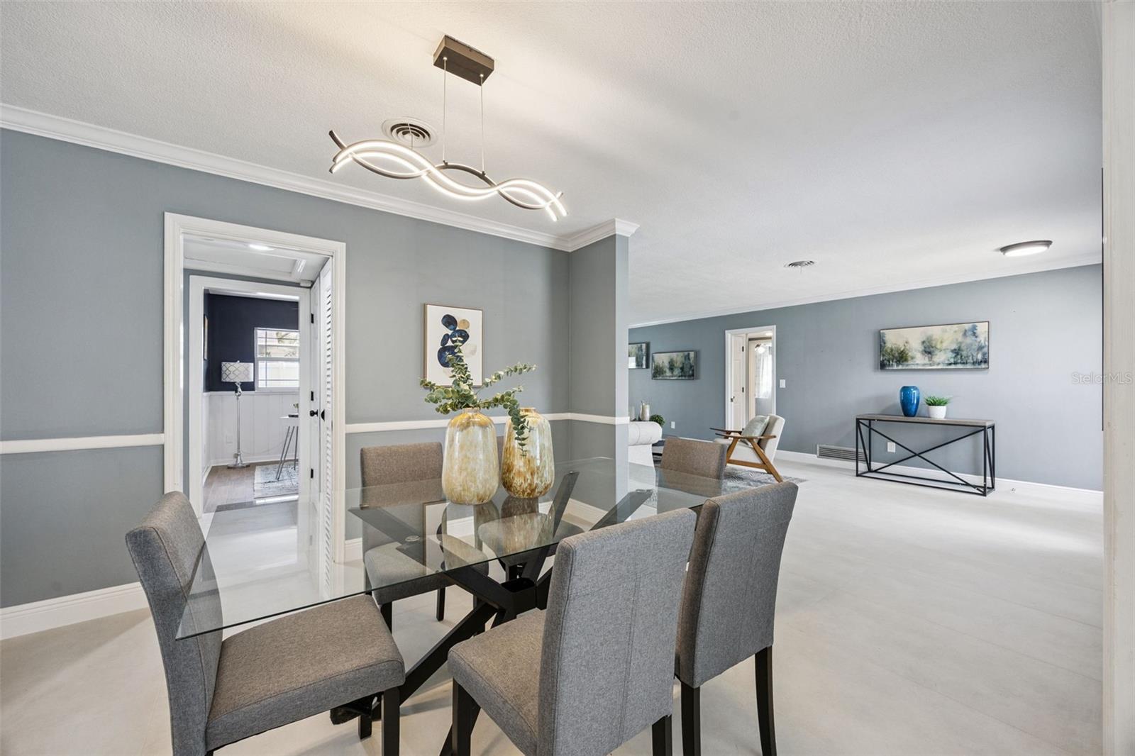 24 MINNEHAHA CIR