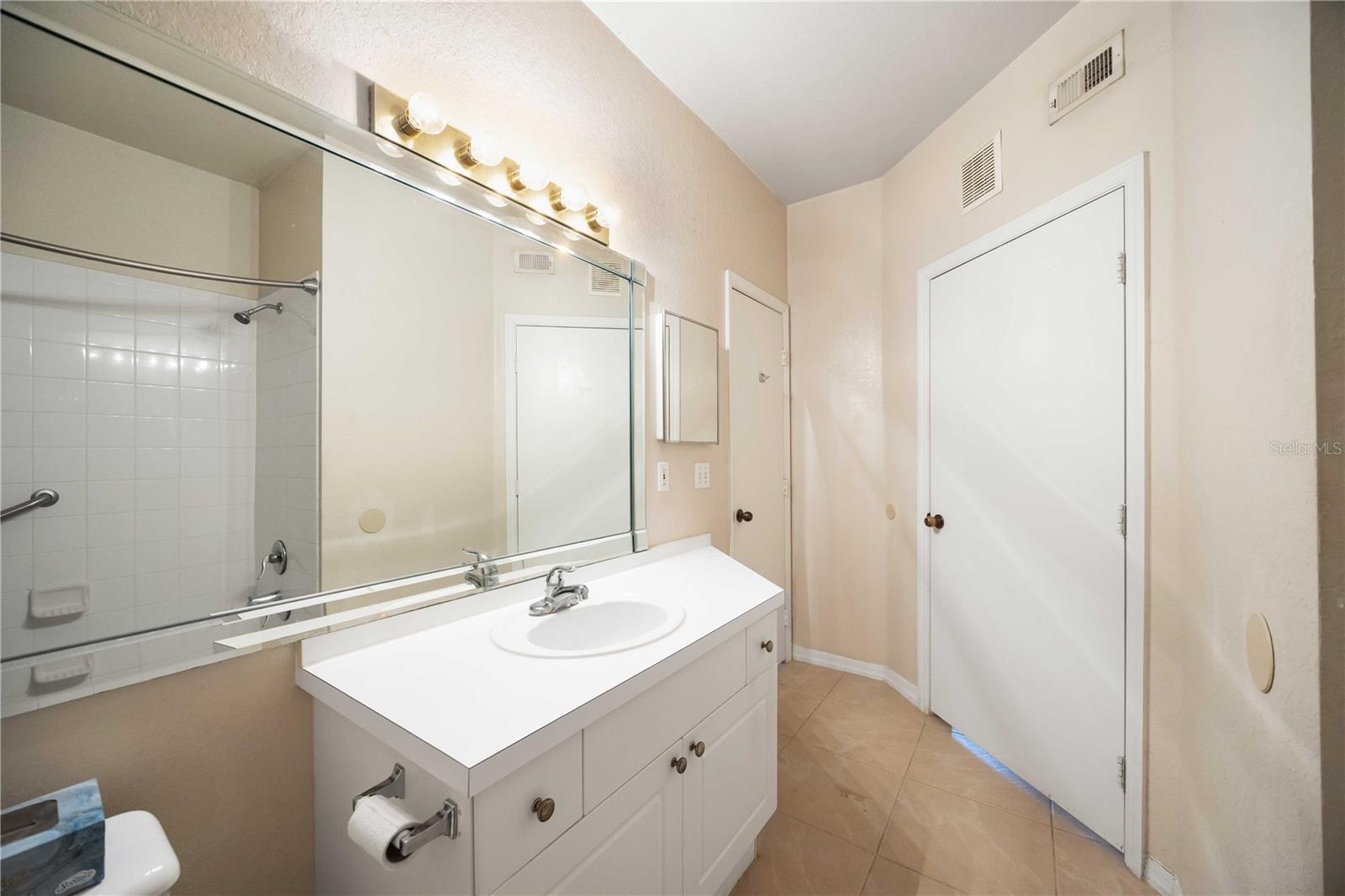 SERENADE ON PALMER RANCH - Residential Lease