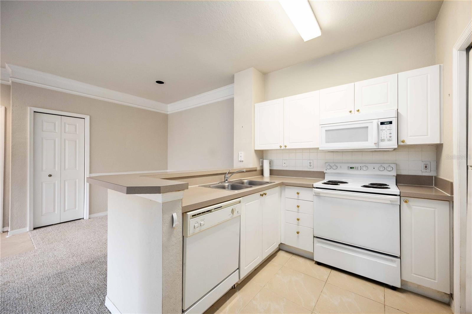 SERENADE ON PALMER RANCH - Residential Lease