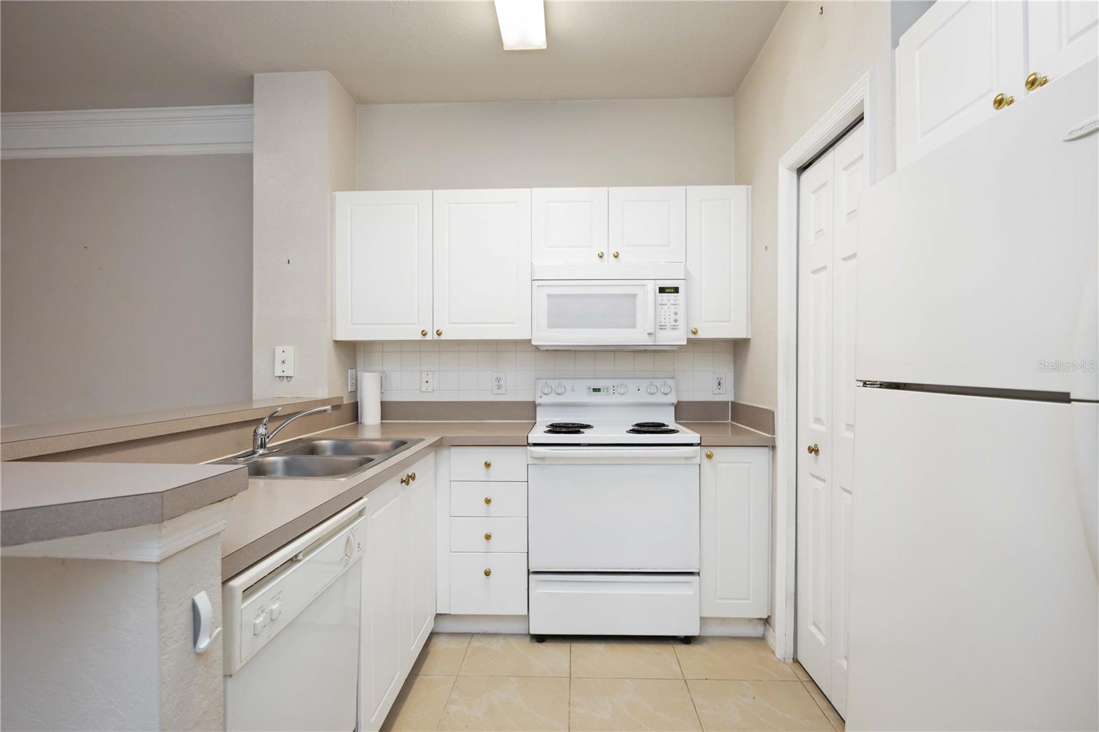 SERENADE ON PALMER RANCH - Residential Lease