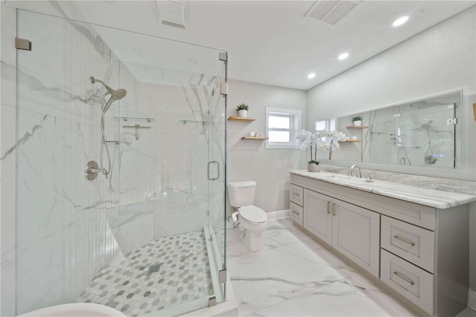 LAKE MOLLY - Residential