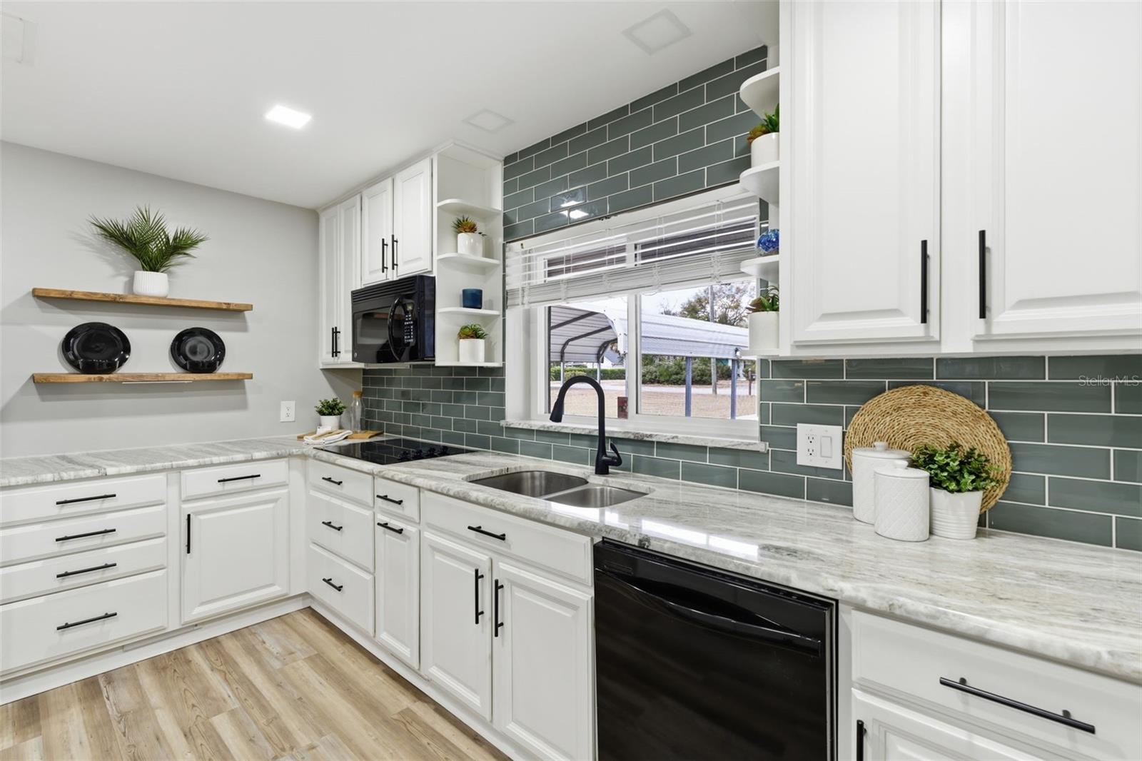 LAKE MOLLY - Residential