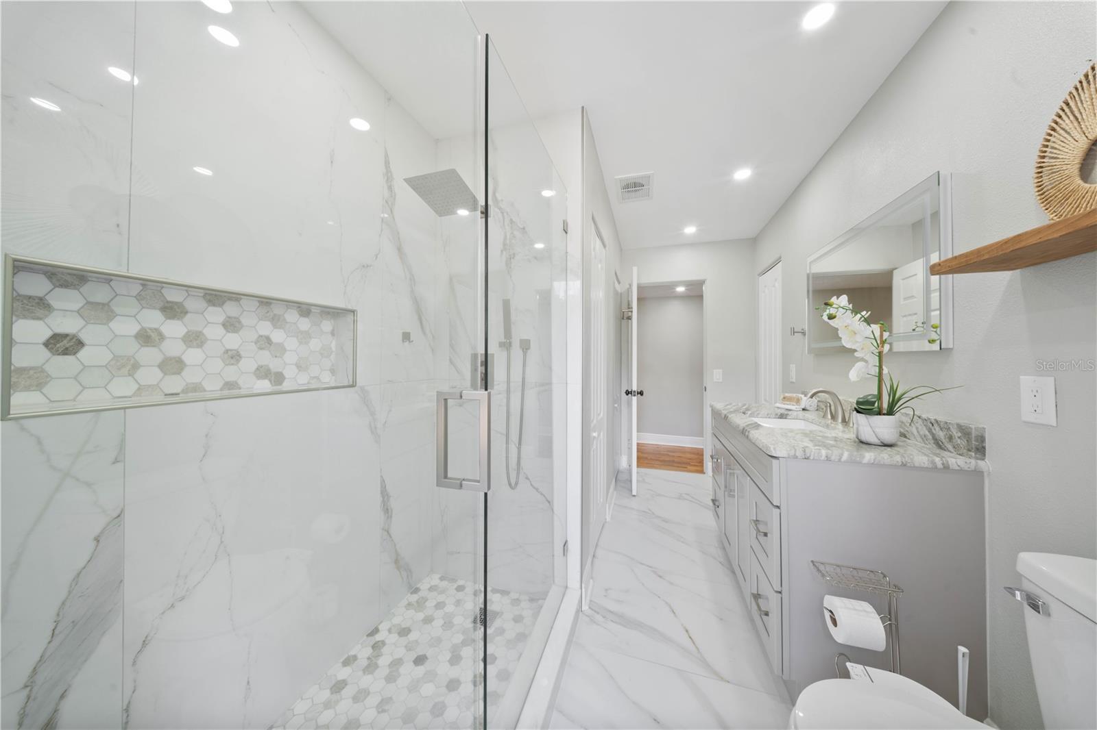 LAKE MOLLY - Residential