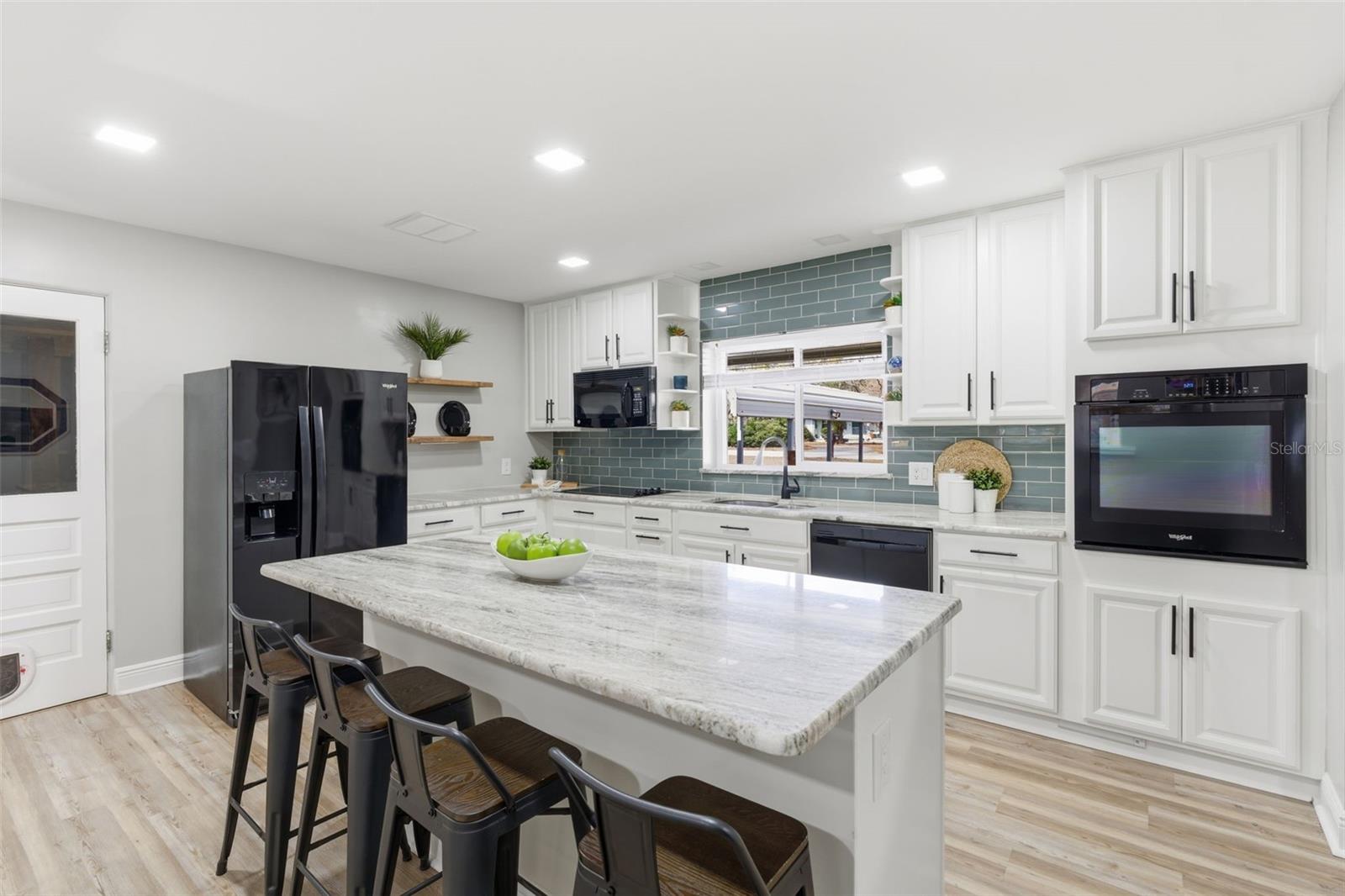 LAKE MOLLY - Residential