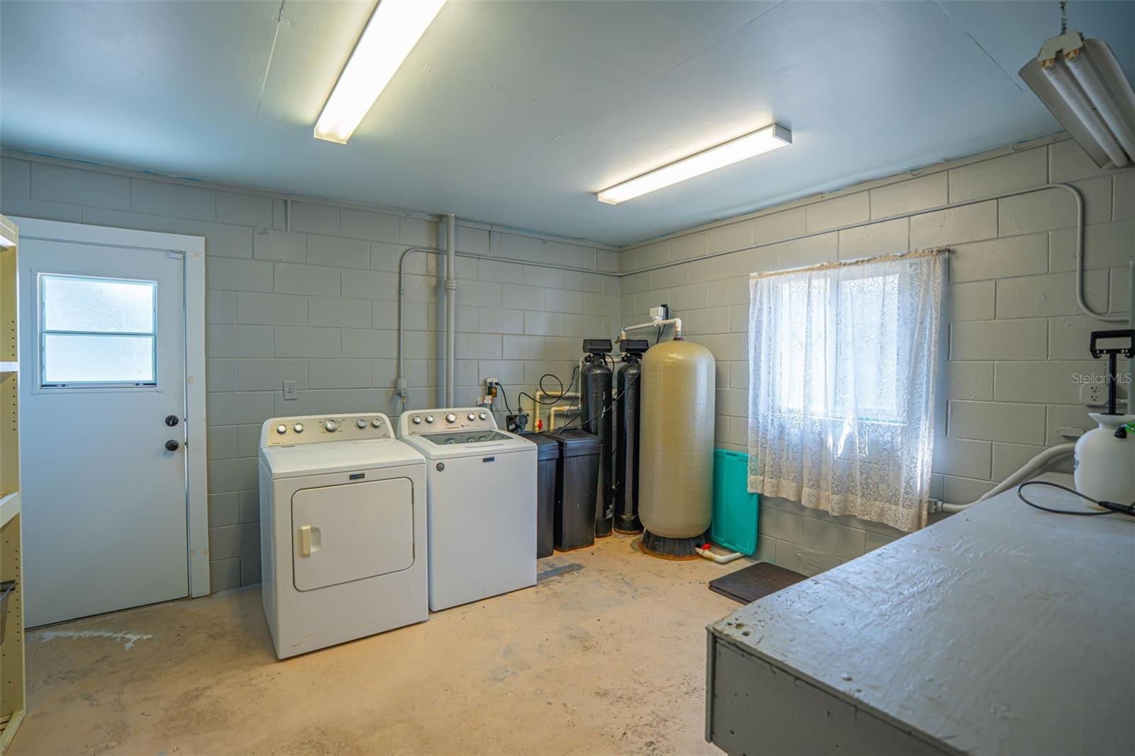 LAKE MOLLY - Residential