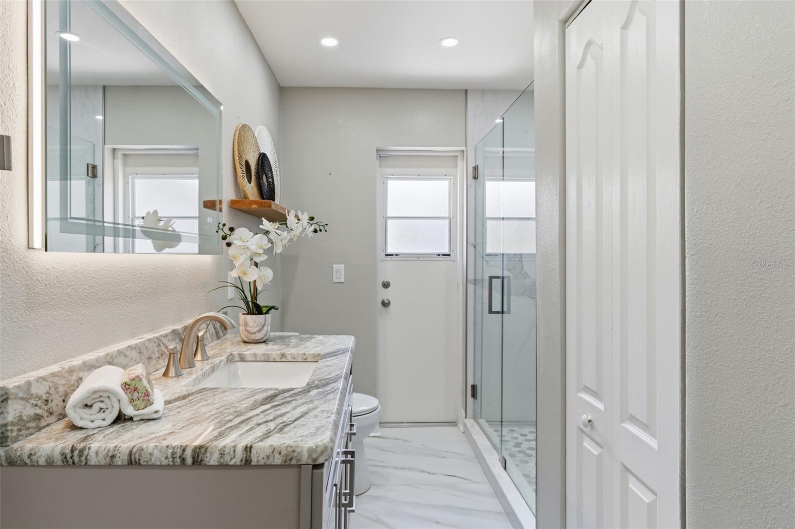 LAKE MOLLY - Residential