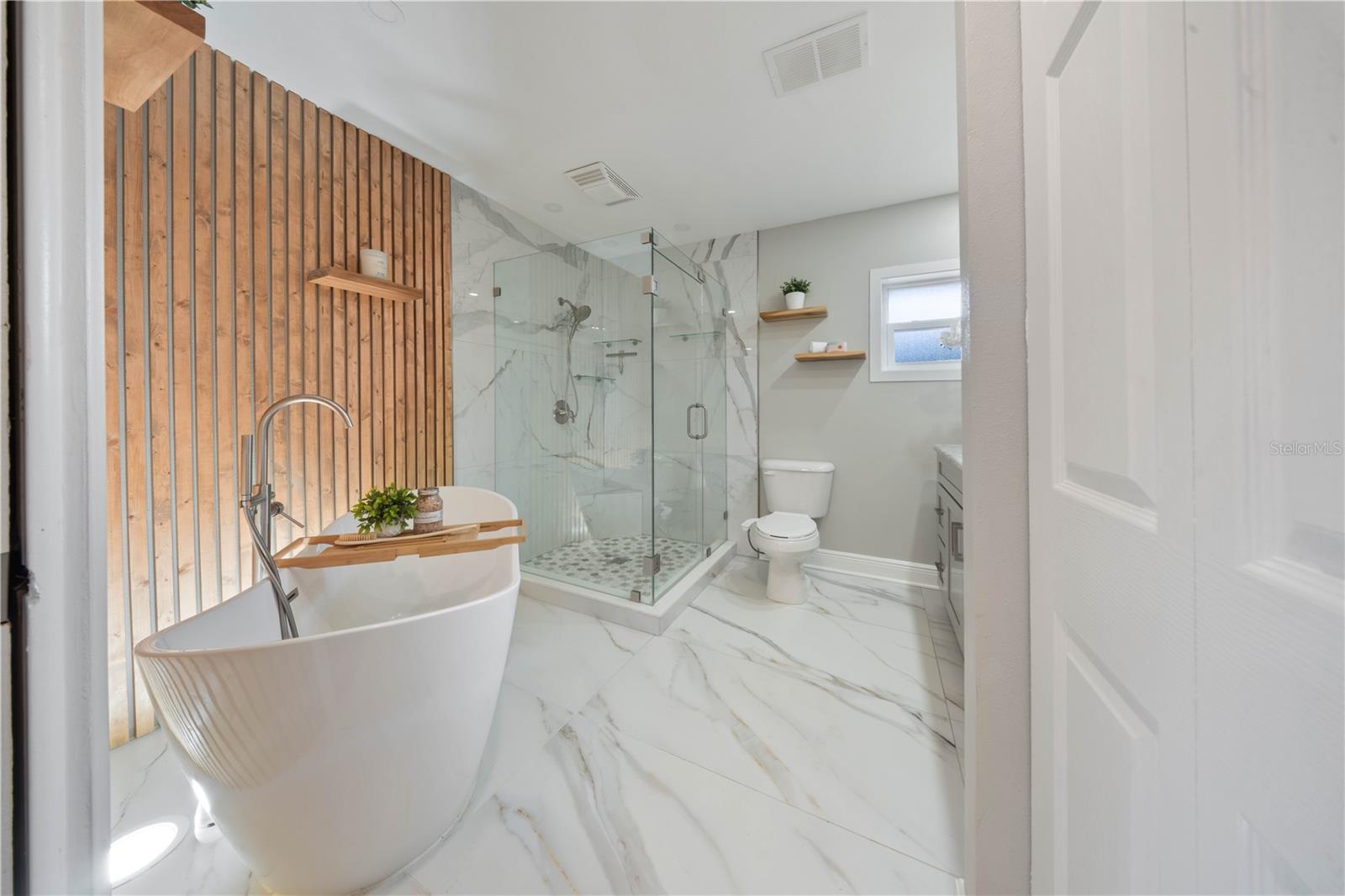 LAKE MOLLY - Residential