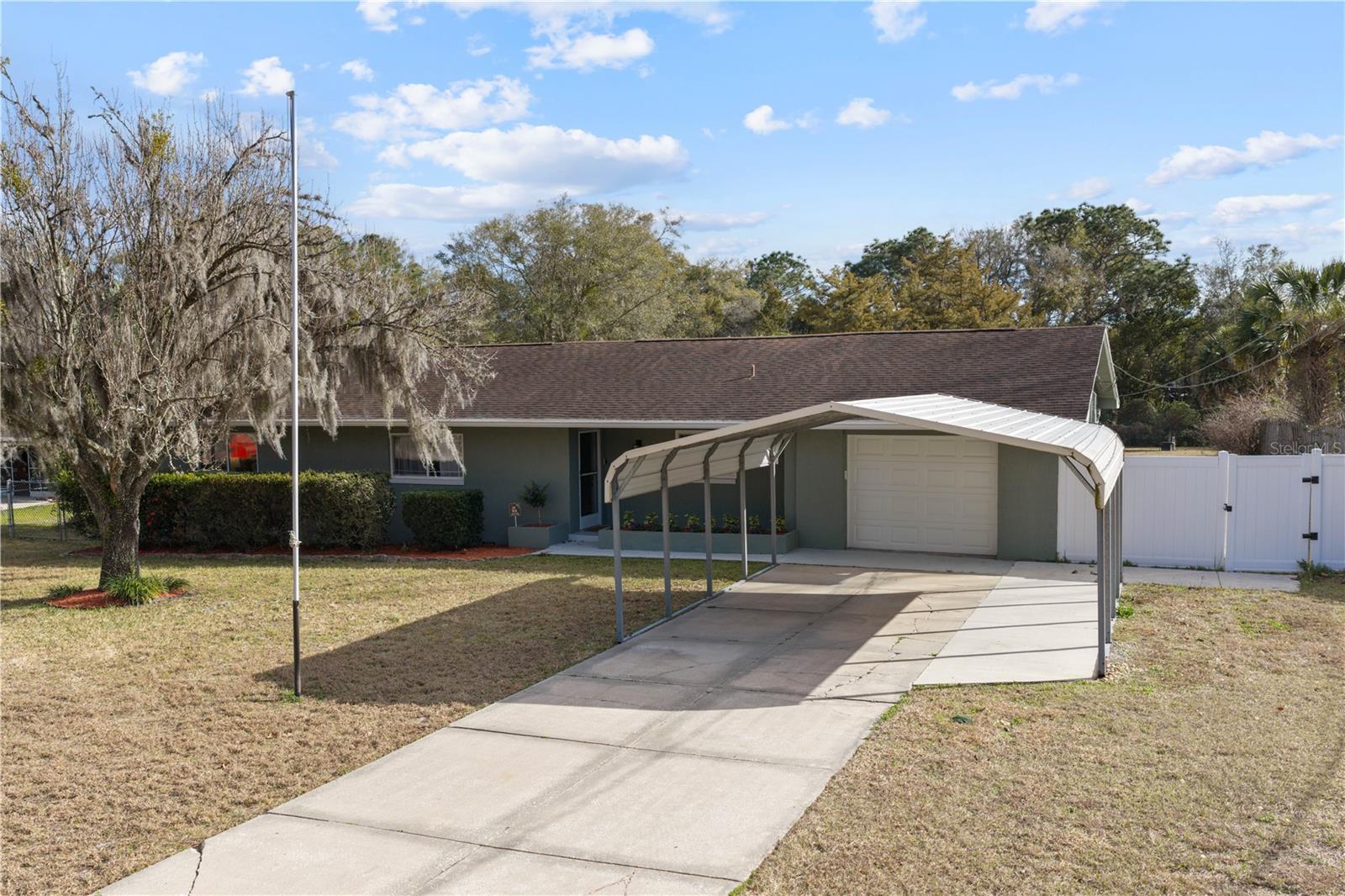 LAKE MOLLY - Residential