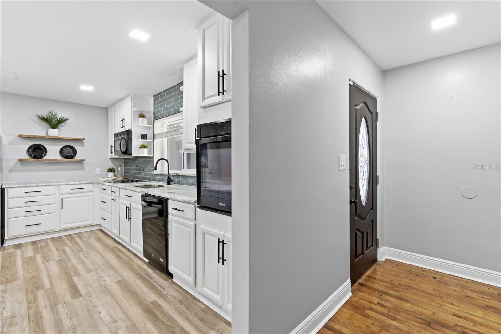 LAKE MOLLY - Residential