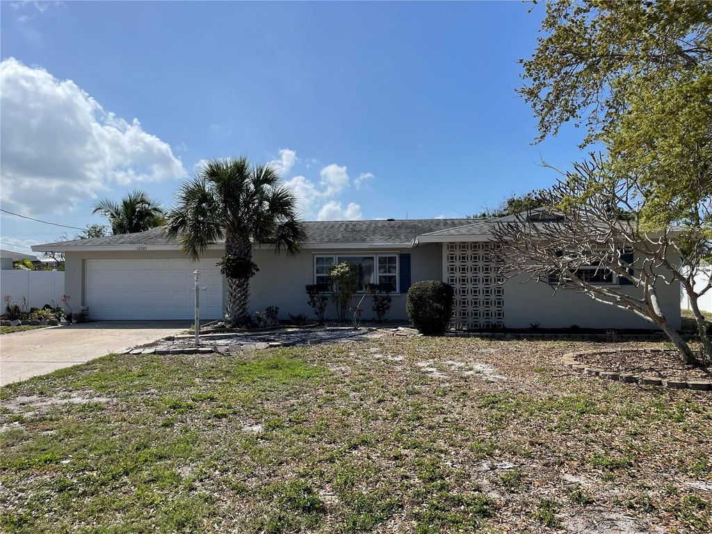 Photo of 10307 Sandpiper Road W, Bradenton, FL 34209 (MLS # A4685491)