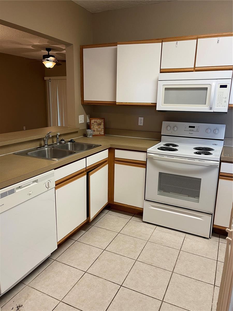 VILLAGES OF BLOOMINGDALE CONDO - Residential
