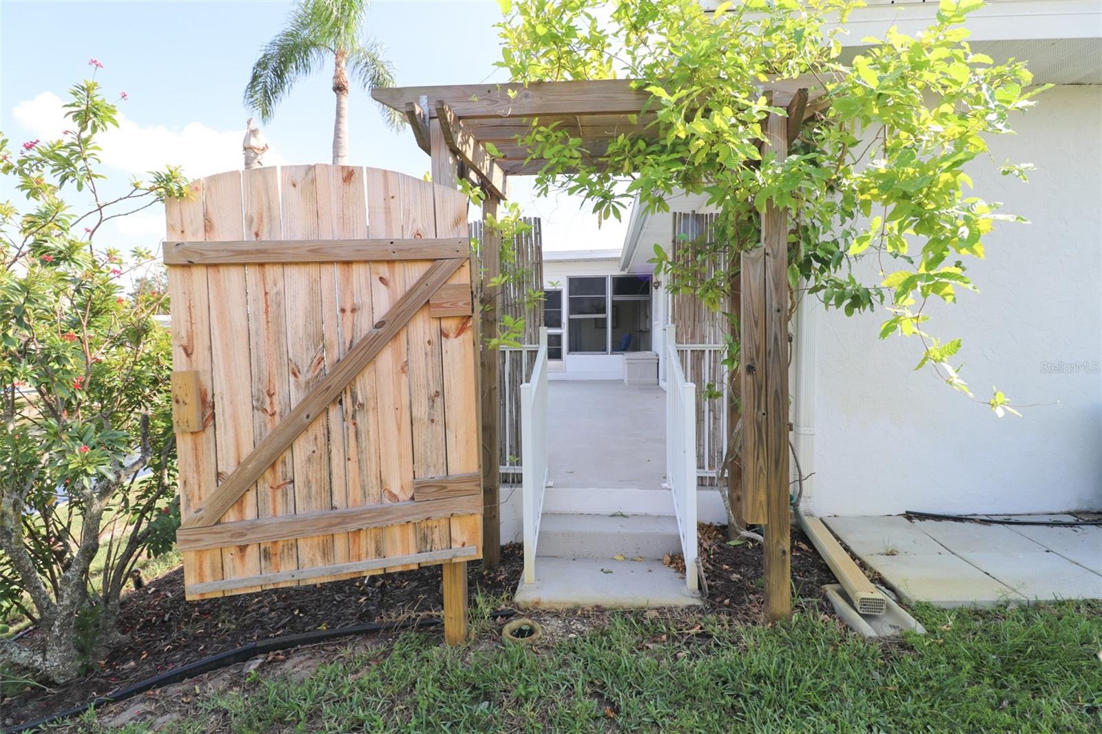 CASA RIO II - Residential Lease