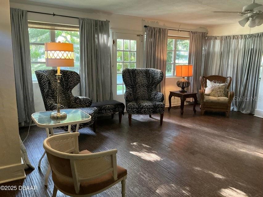 711 S PALMETTO AVENUE