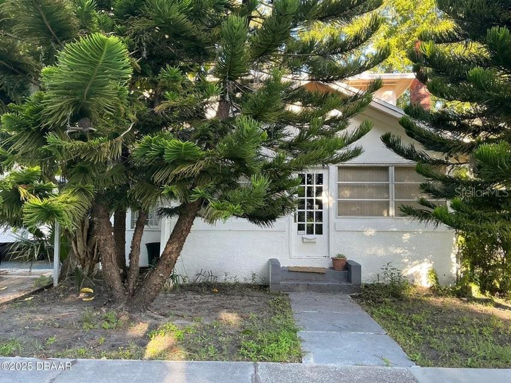 Photo of 711 S Palmetto Avenue, Daytona Beach, FL 32114 (MLS # V4947512)