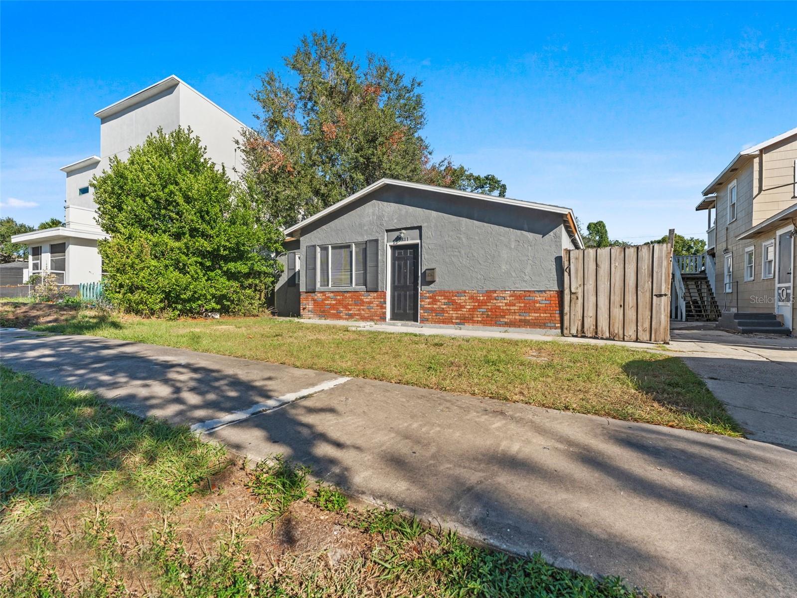 1311 W LEMON STREET