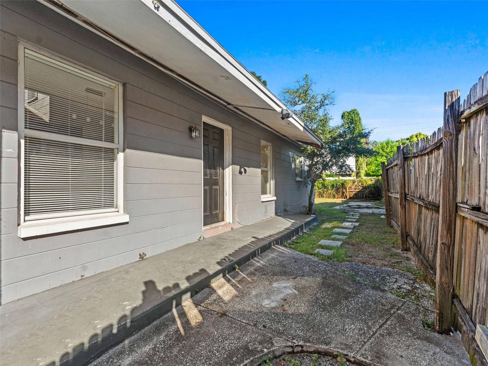 1311 W LEMON STREET