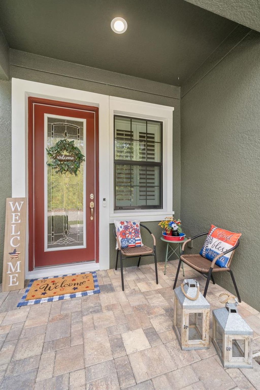 Photo of 5610 Balcony Bridge Place, Lithia, FL 33547 (MLS # TB8403291)
