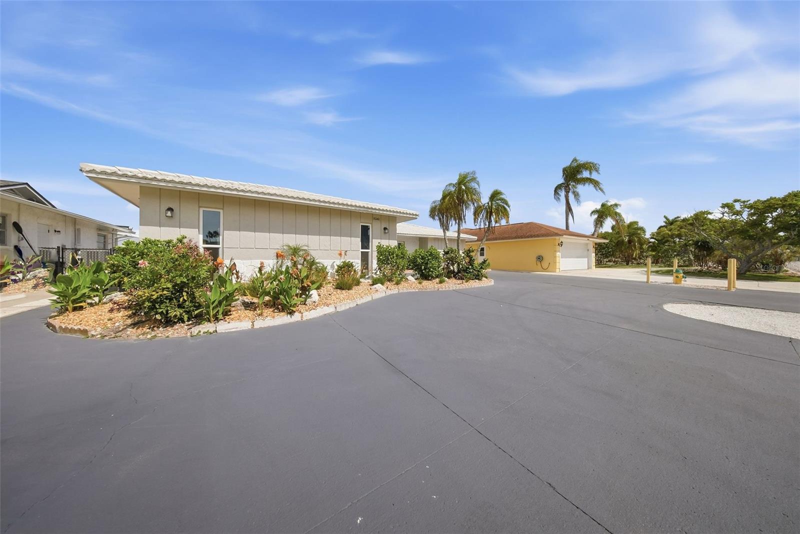 FLOR A MAR - Residential