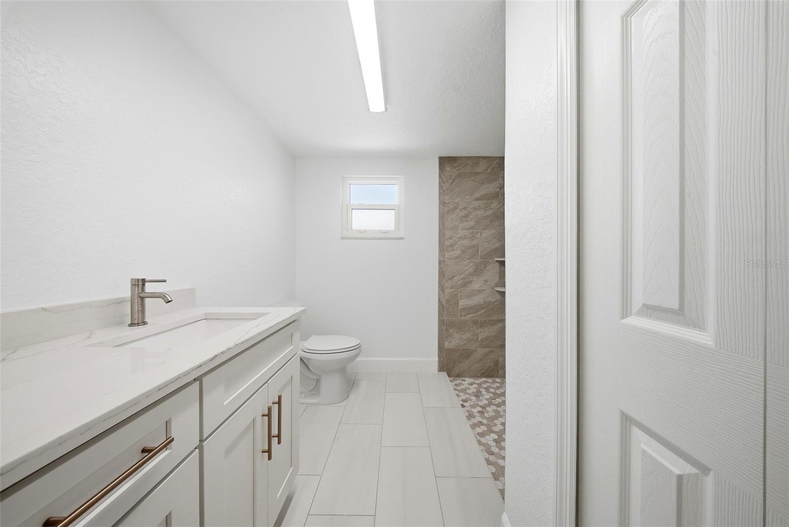 FLOR A MAR - Residential