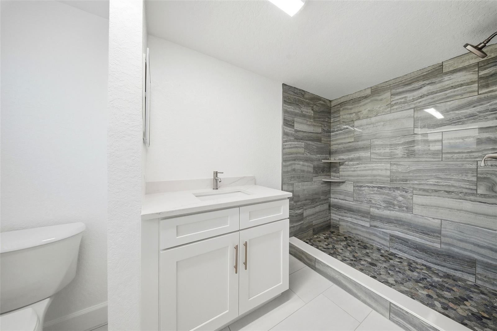 FLOR A MAR - Residential