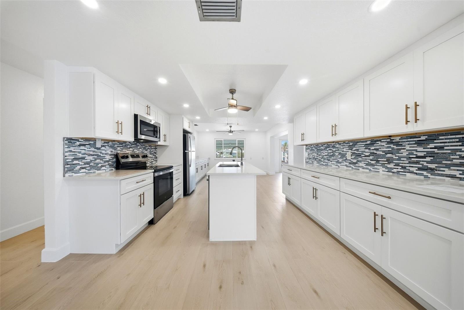 FLOR A MAR - Residential