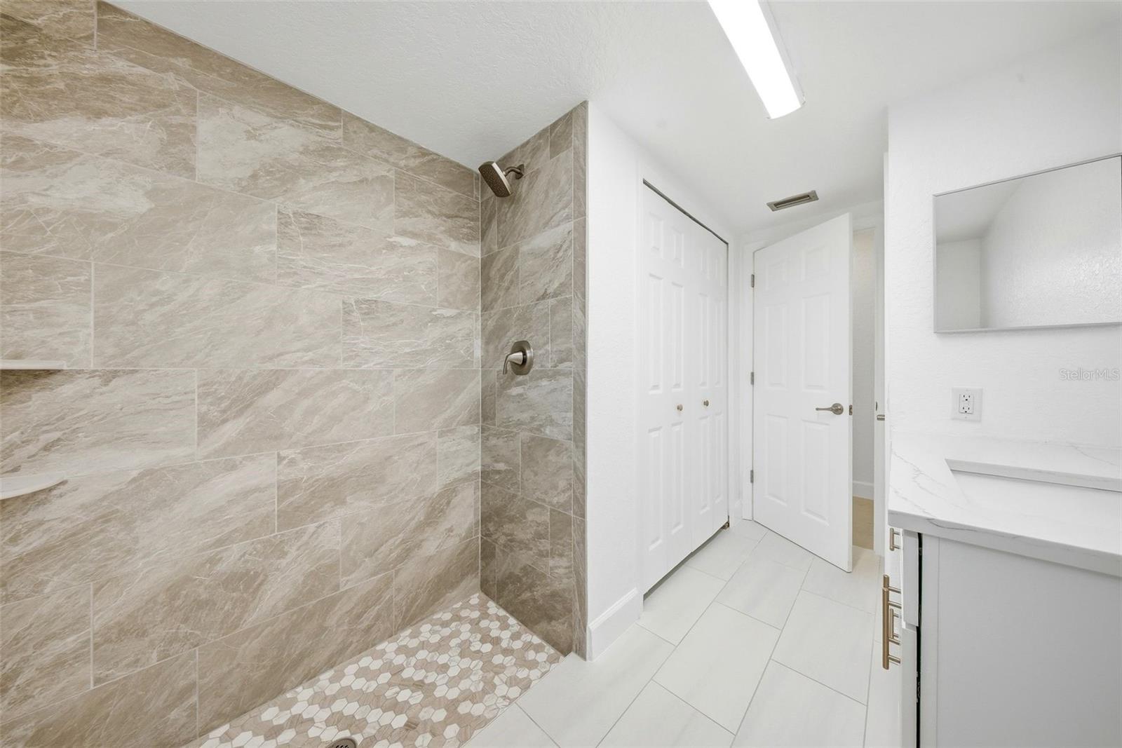 FLOR A MAR - Residential