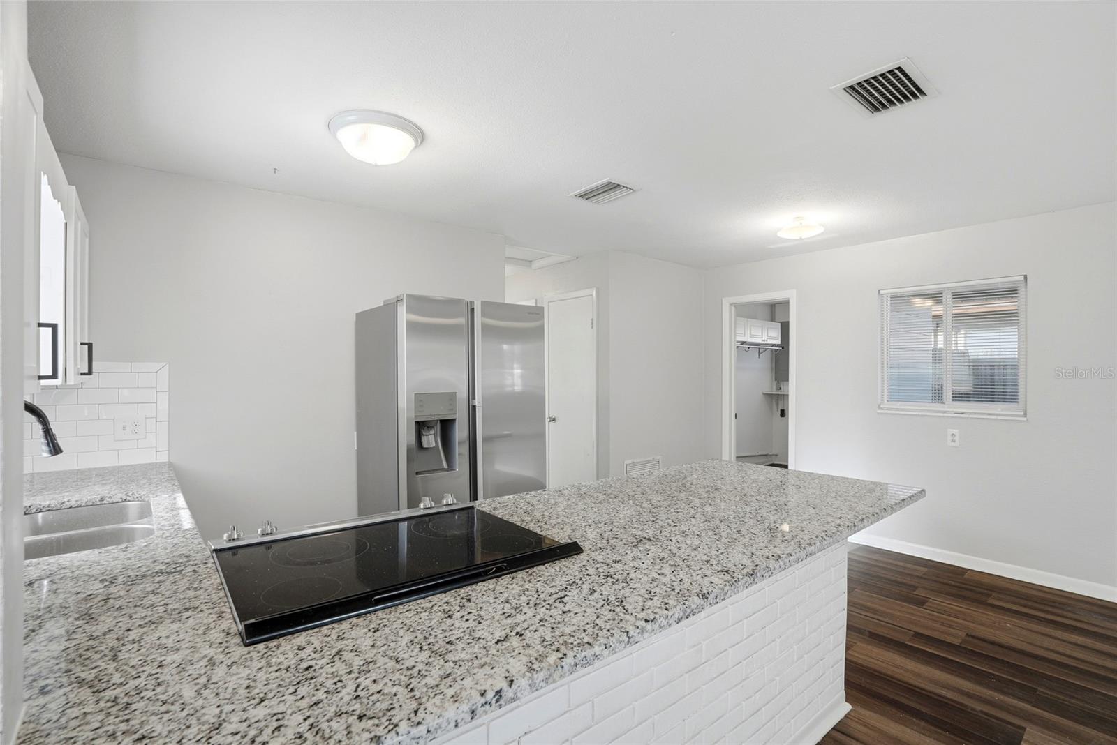 CRESTMONT - Residential