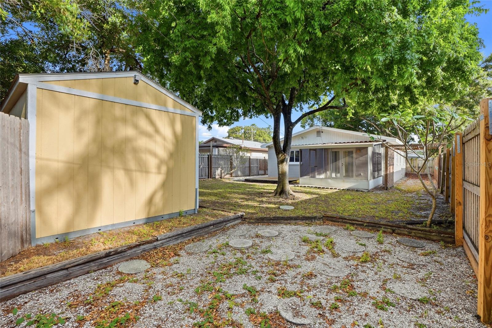 CRESTMONT - Residential