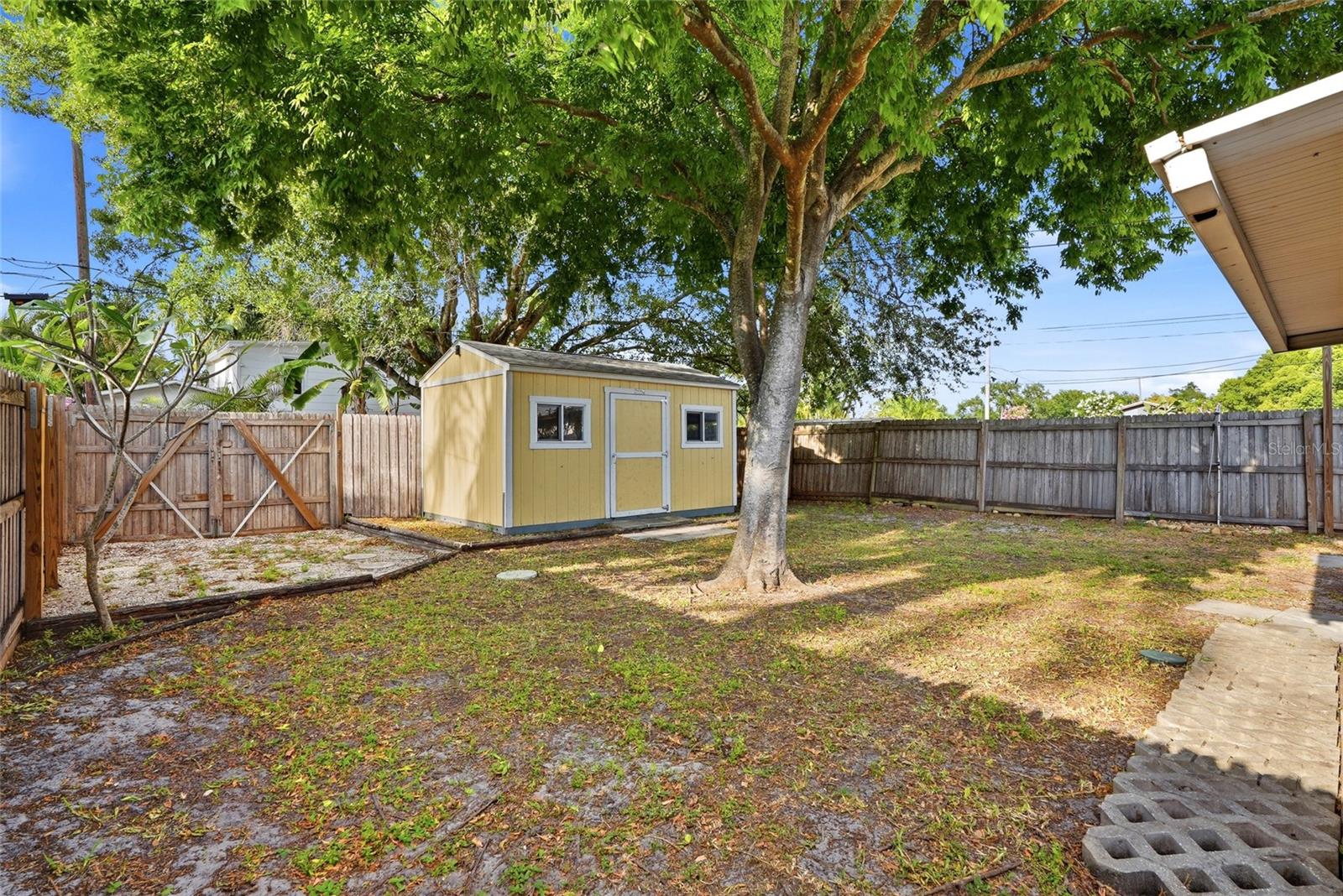 CRESTMONT - Residential