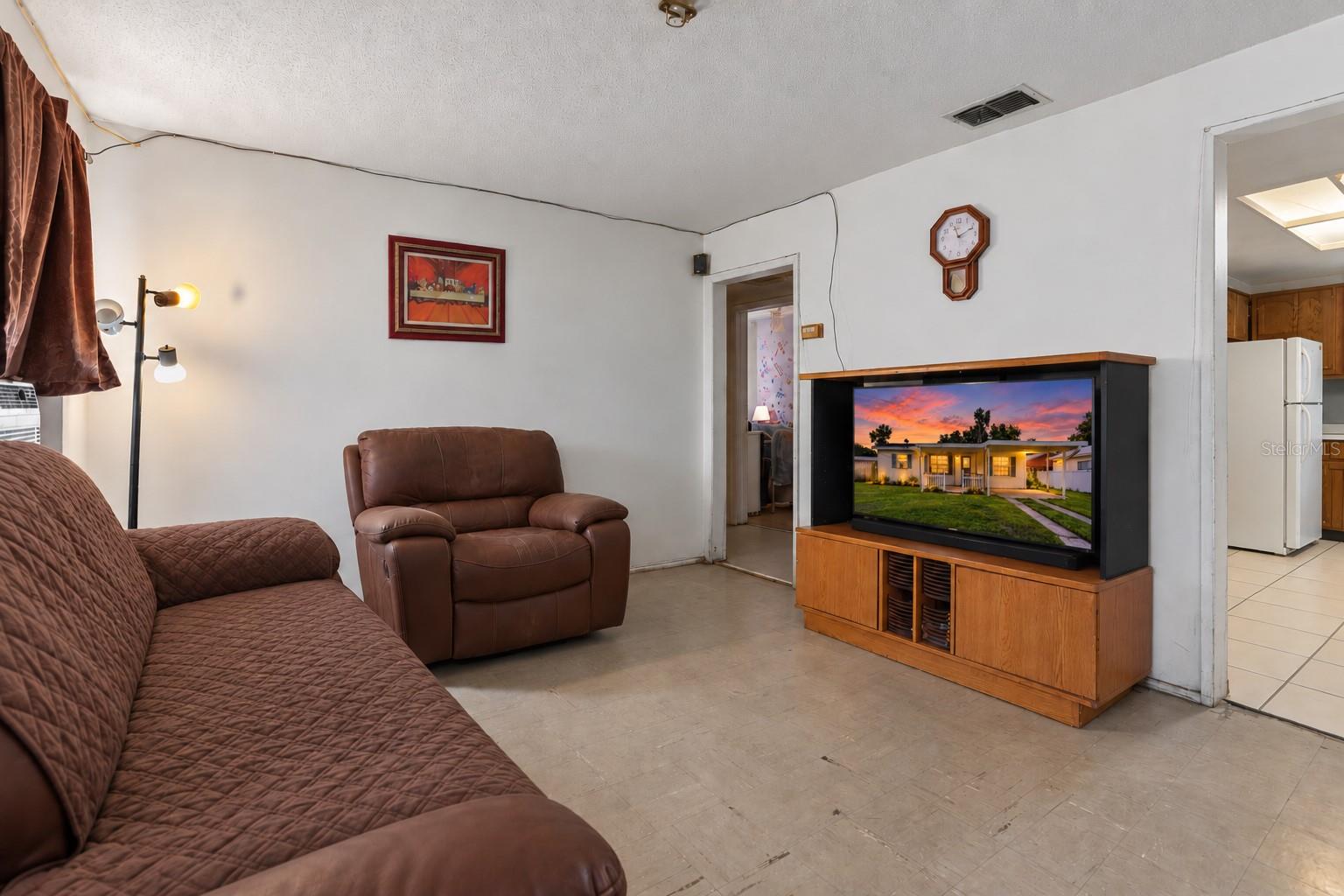 1027 CANAL DRIVE W