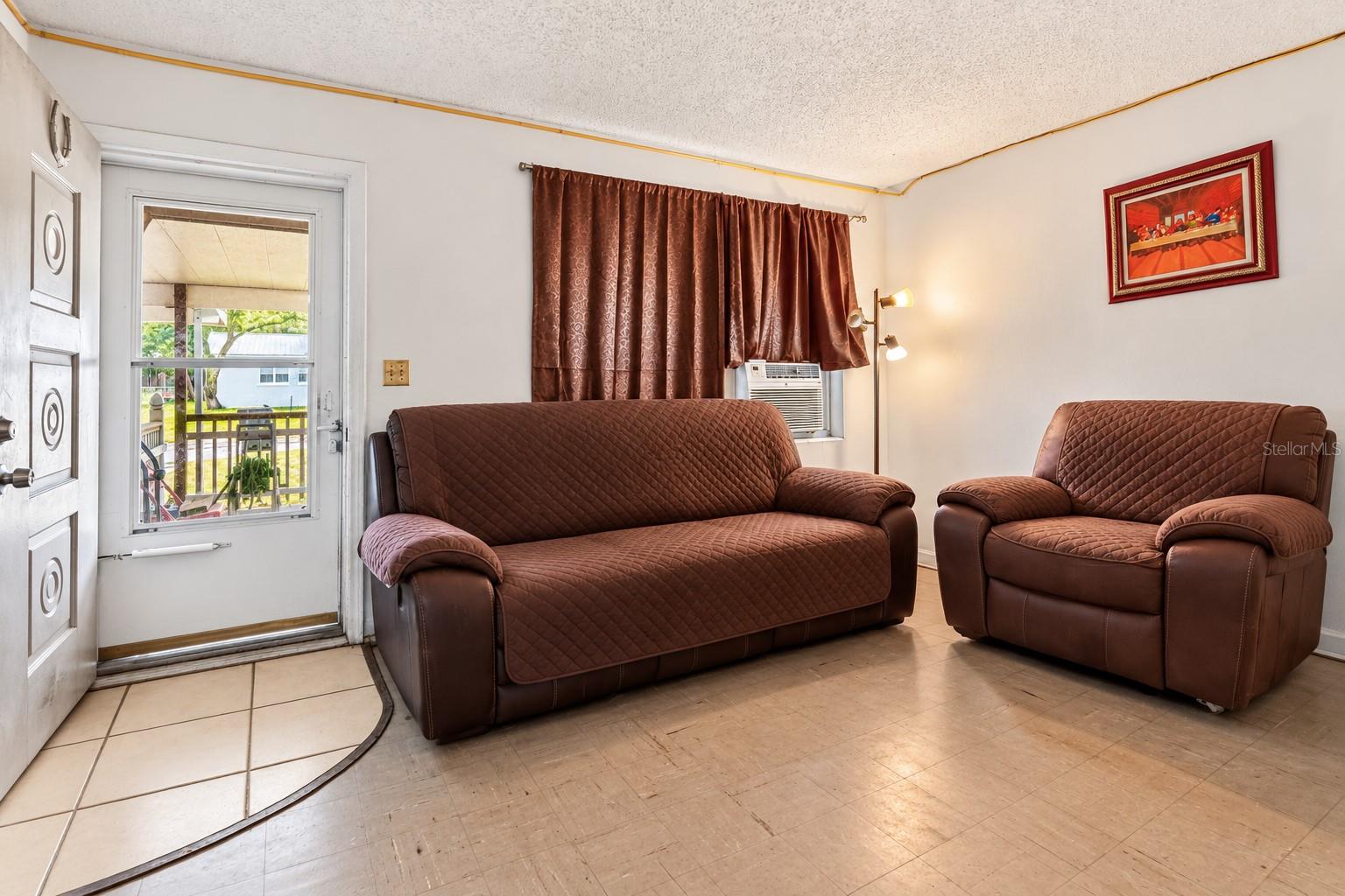 1027 CANAL DRIVE W