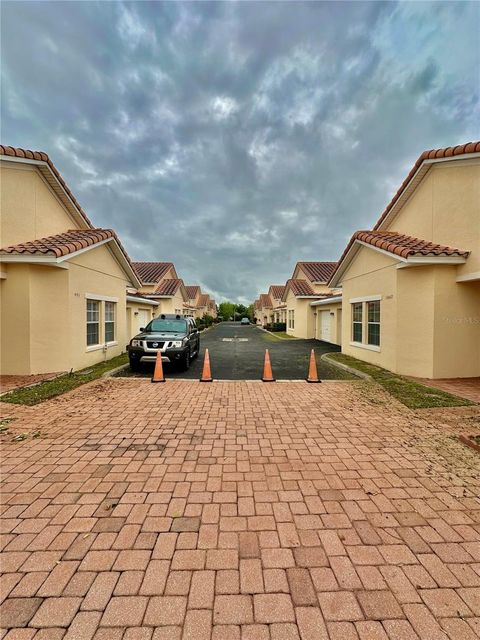 A home in TAVARES