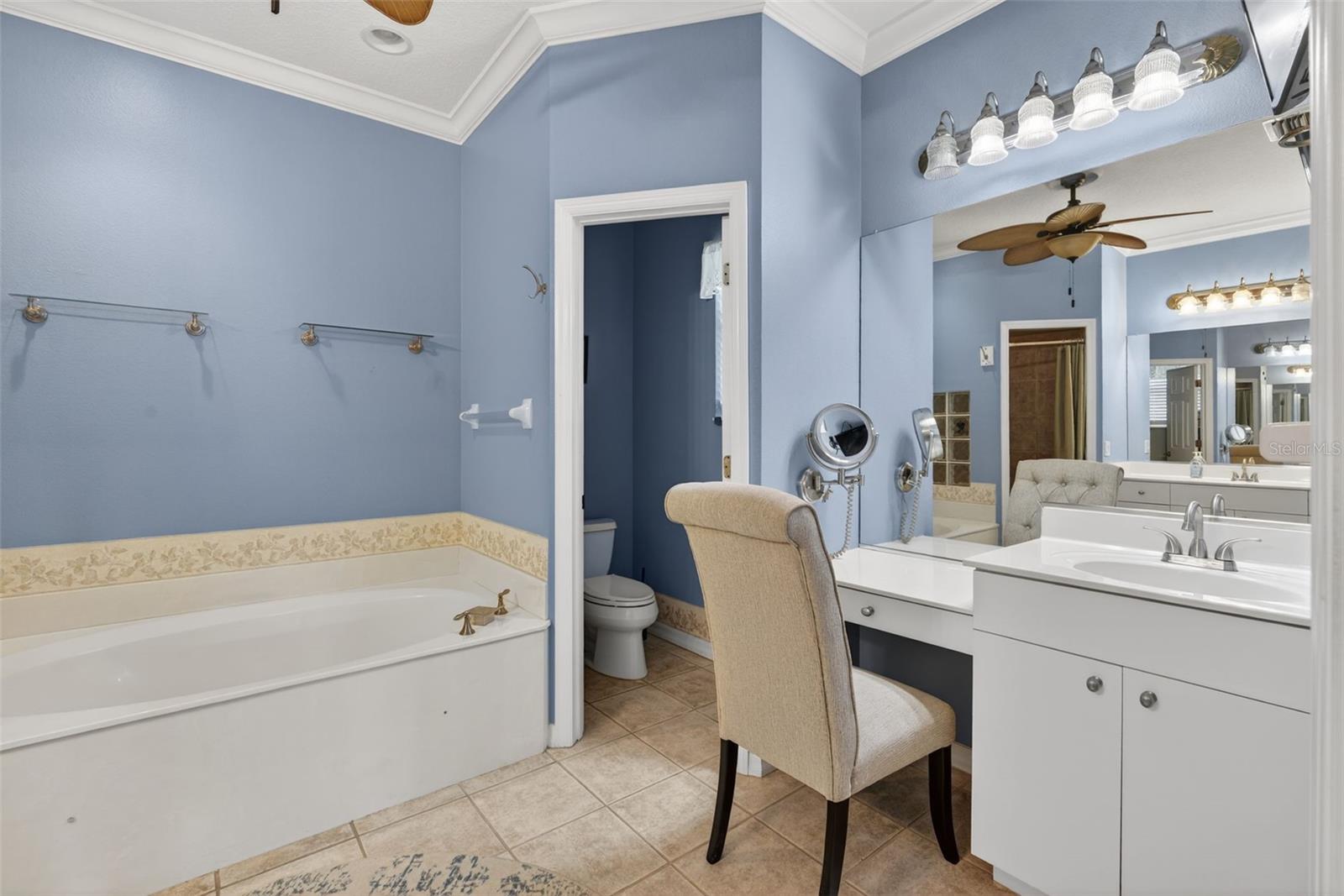 MCINTOSH LAKE - Residential