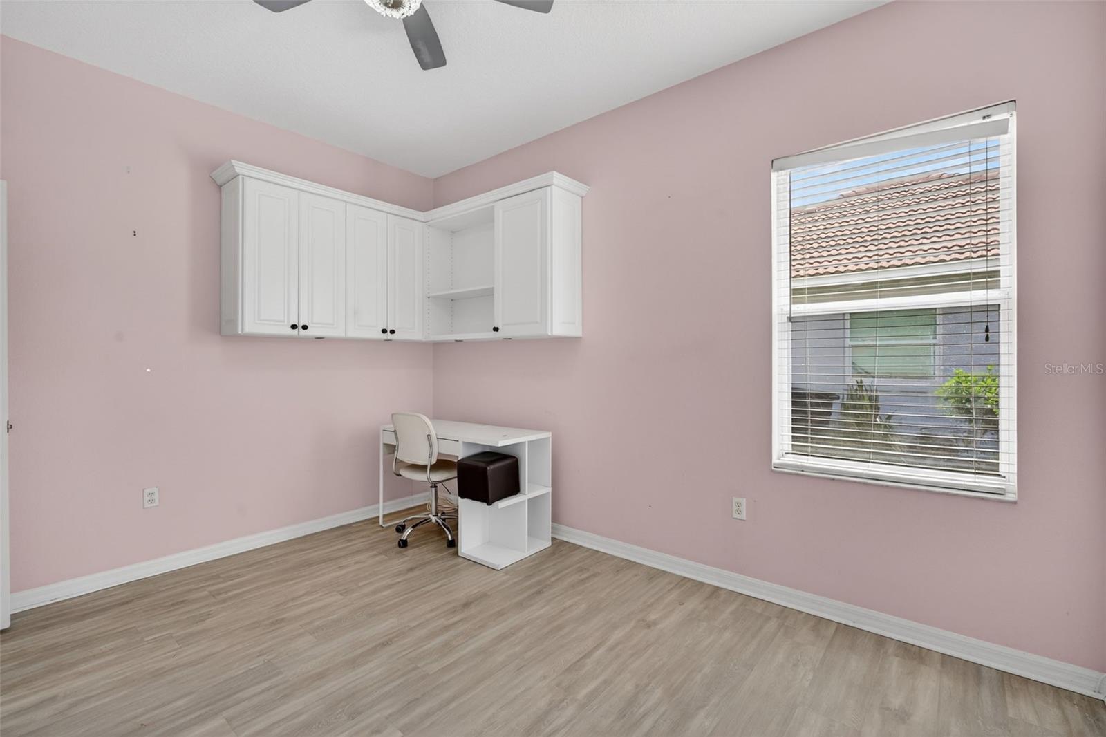 MCINTOSH LAKE - Residential