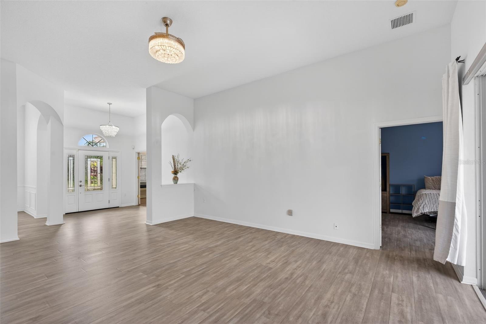 MCINTOSH LAKE - Residential