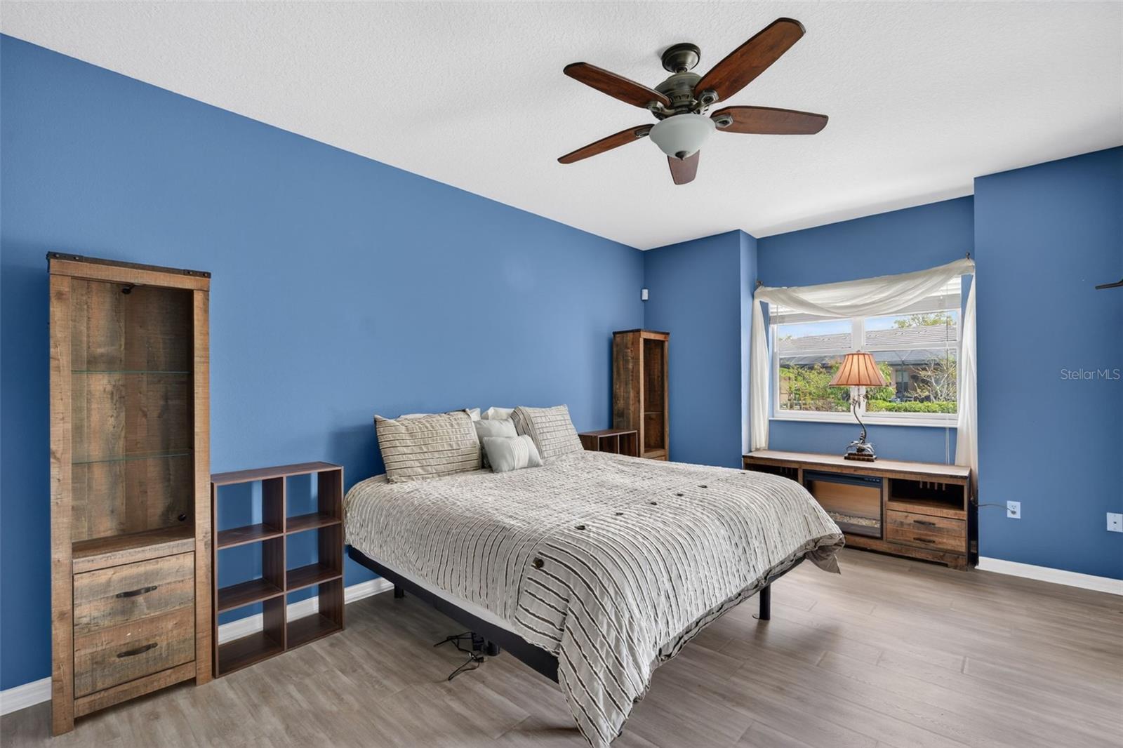 MCINTOSH LAKE - Residential