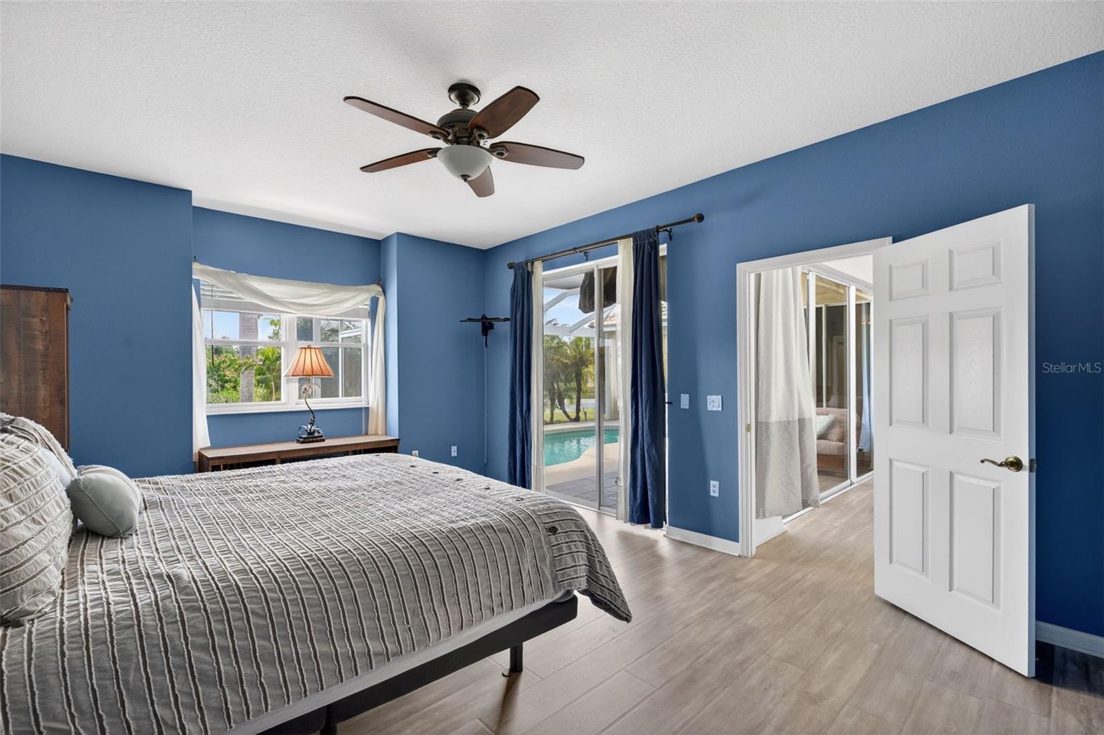 MCINTOSH LAKE - Residential