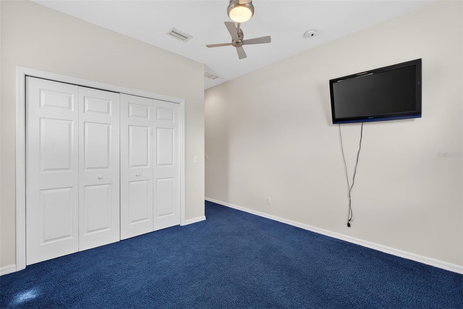 MCINTOSH LAKE - Residential