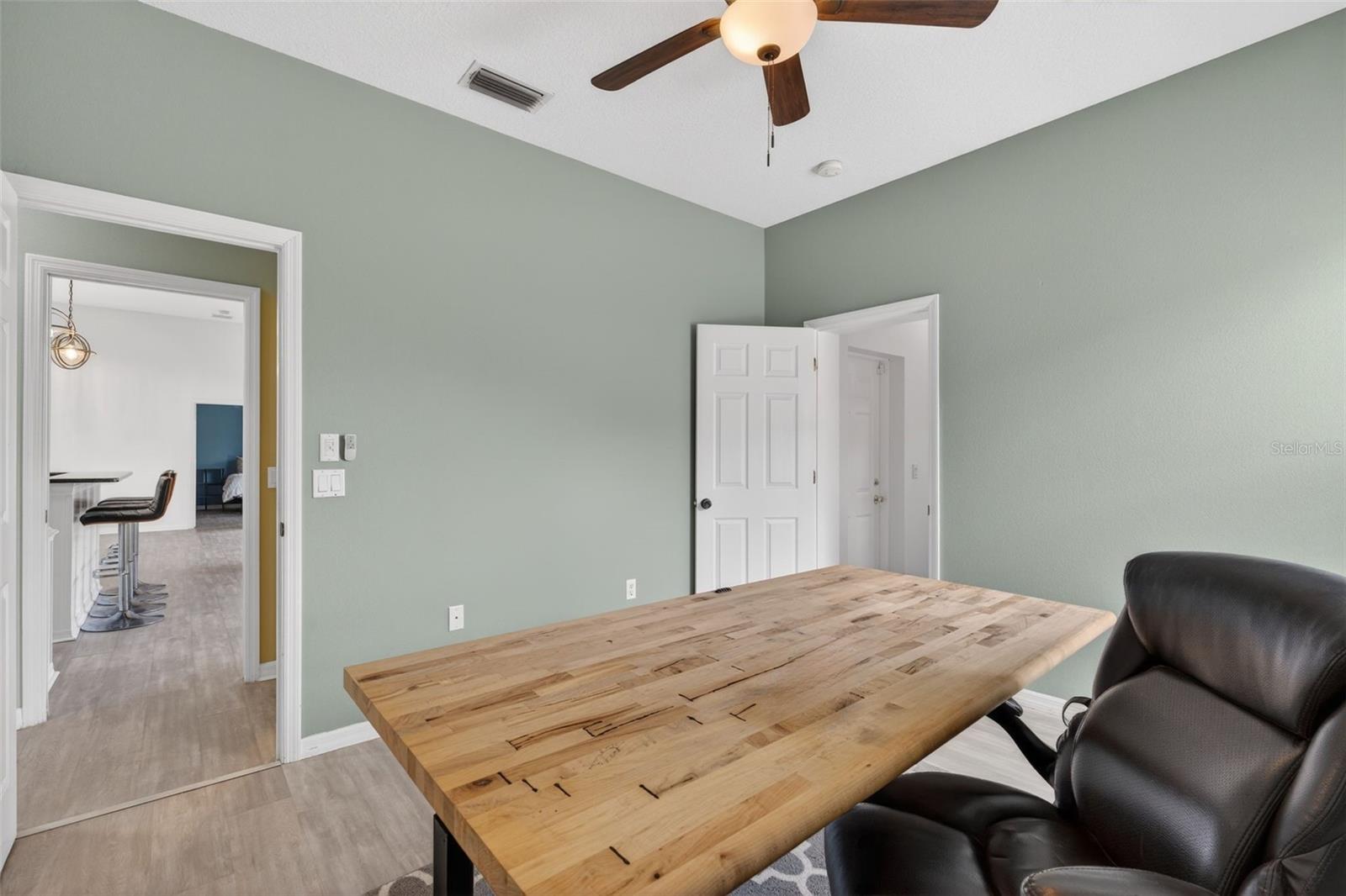 MCINTOSH LAKE - Residential