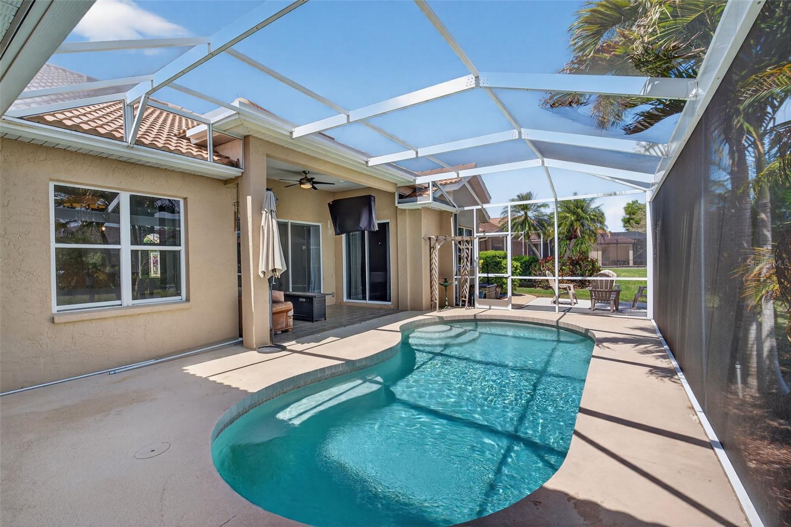 MCINTOSH LAKE - Residential