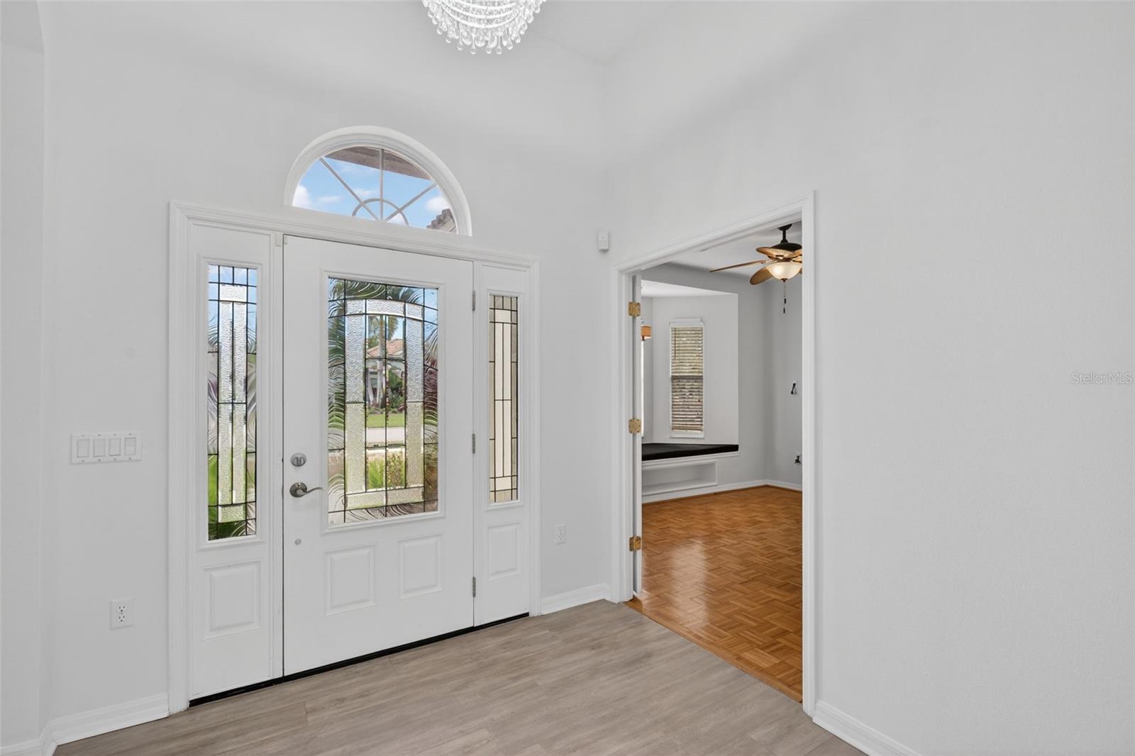 MCINTOSH LAKE - Residential