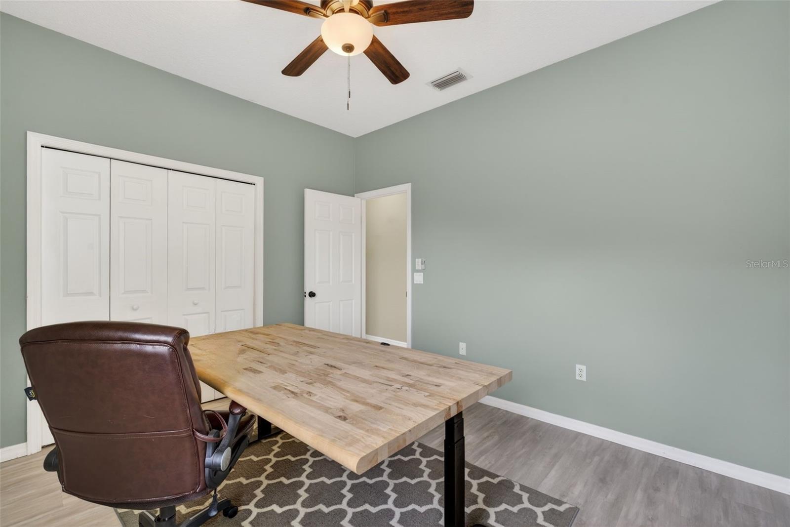 MCINTOSH LAKE - Residential