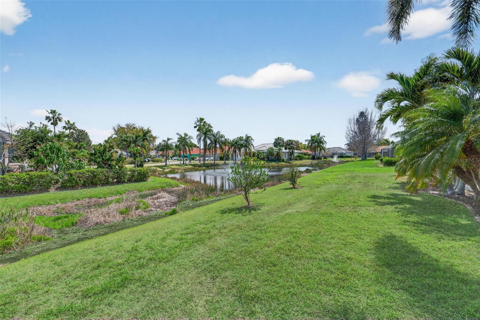 MCINTOSH LAKE - Residential