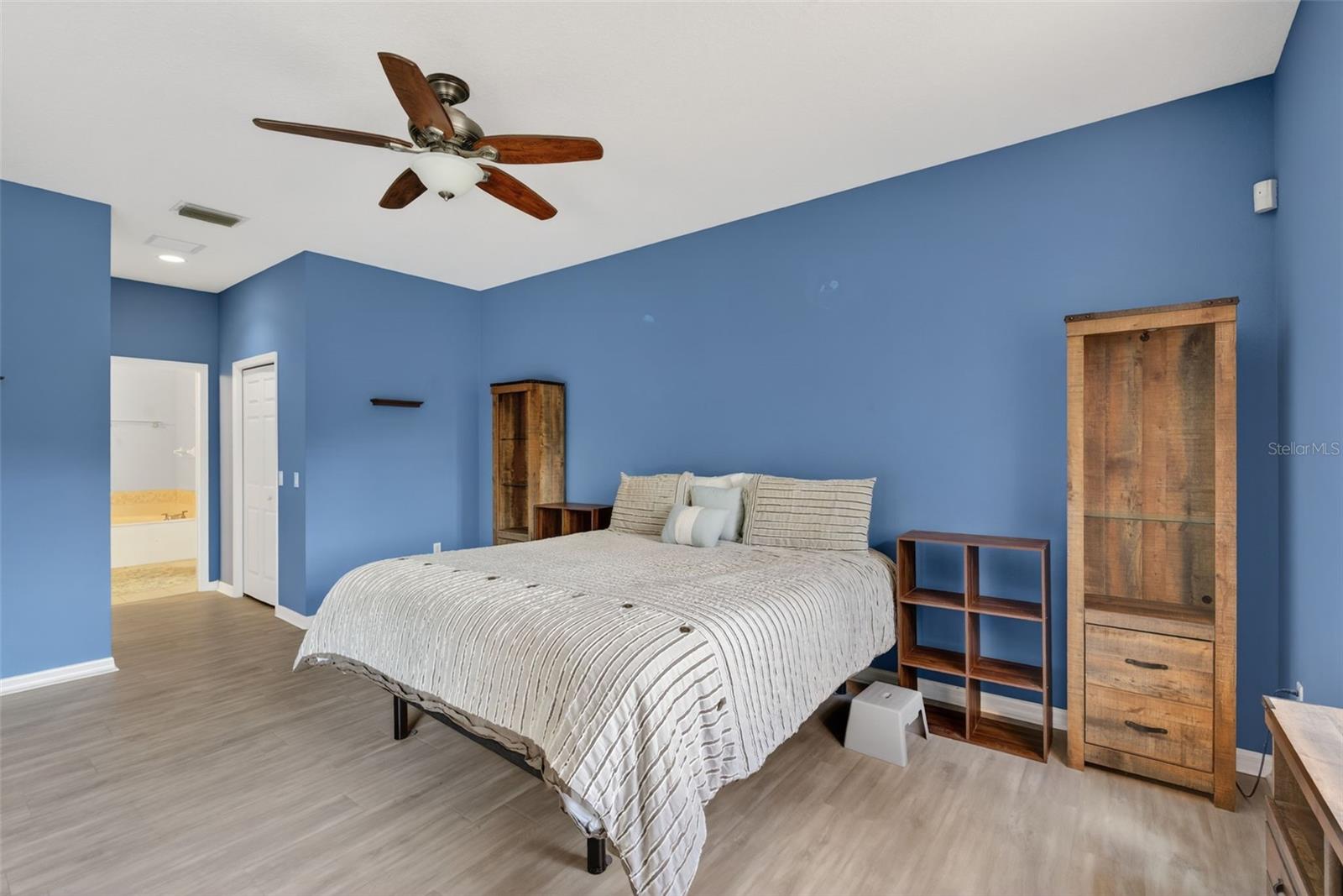 MCINTOSH LAKE - Residential