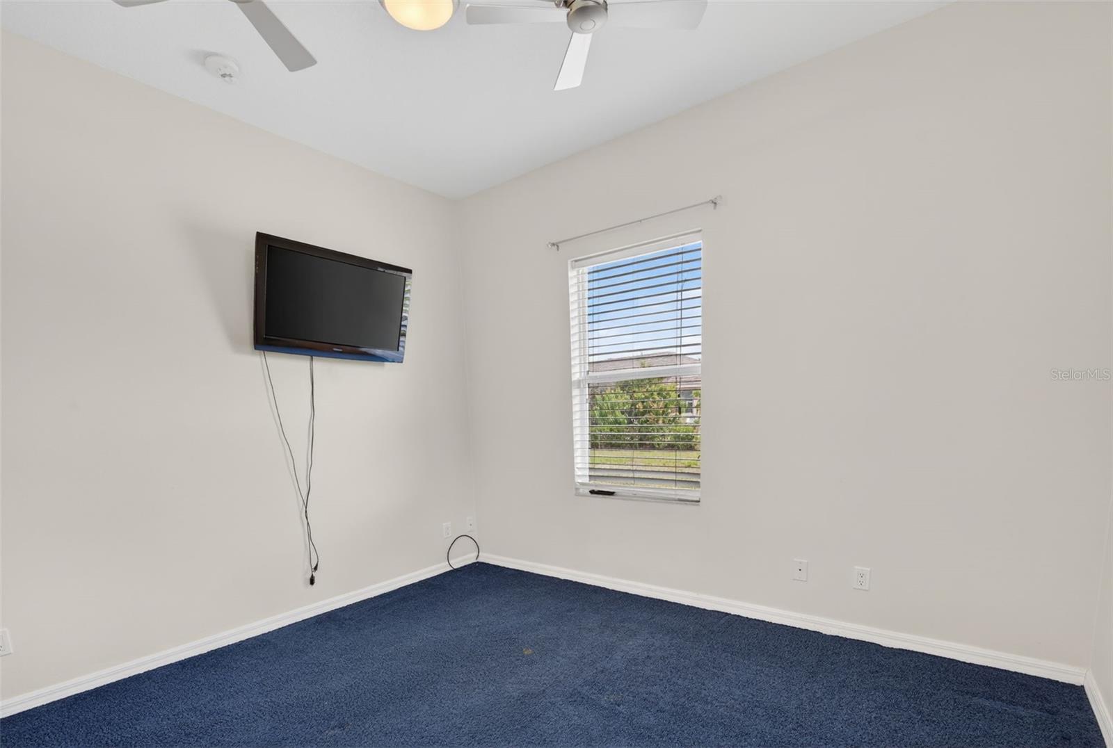 MCINTOSH LAKE - Residential