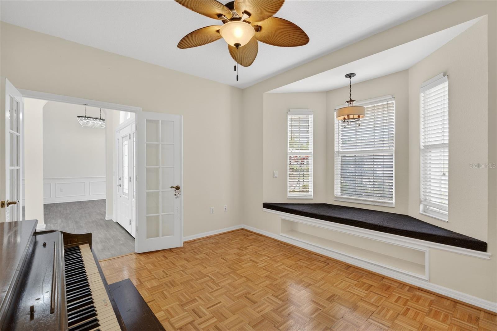 MCINTOSH LAKE - Residential