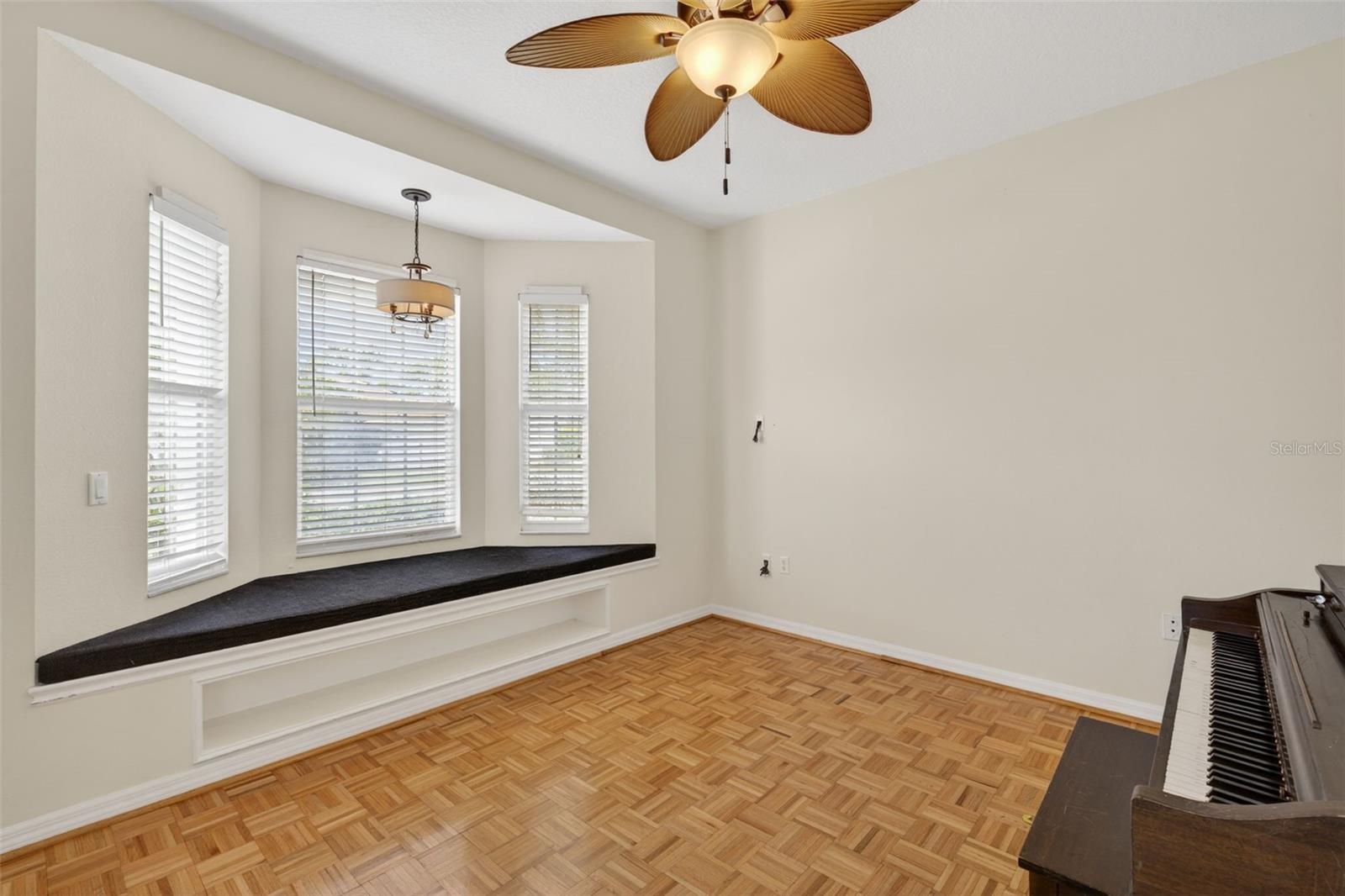 MCINTOSH LAKE - Residential