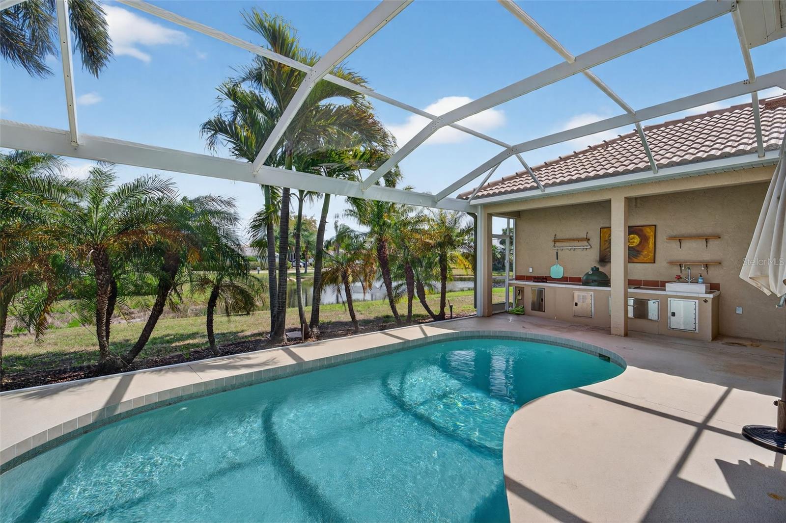 MCINTOSH LAKE - Residential